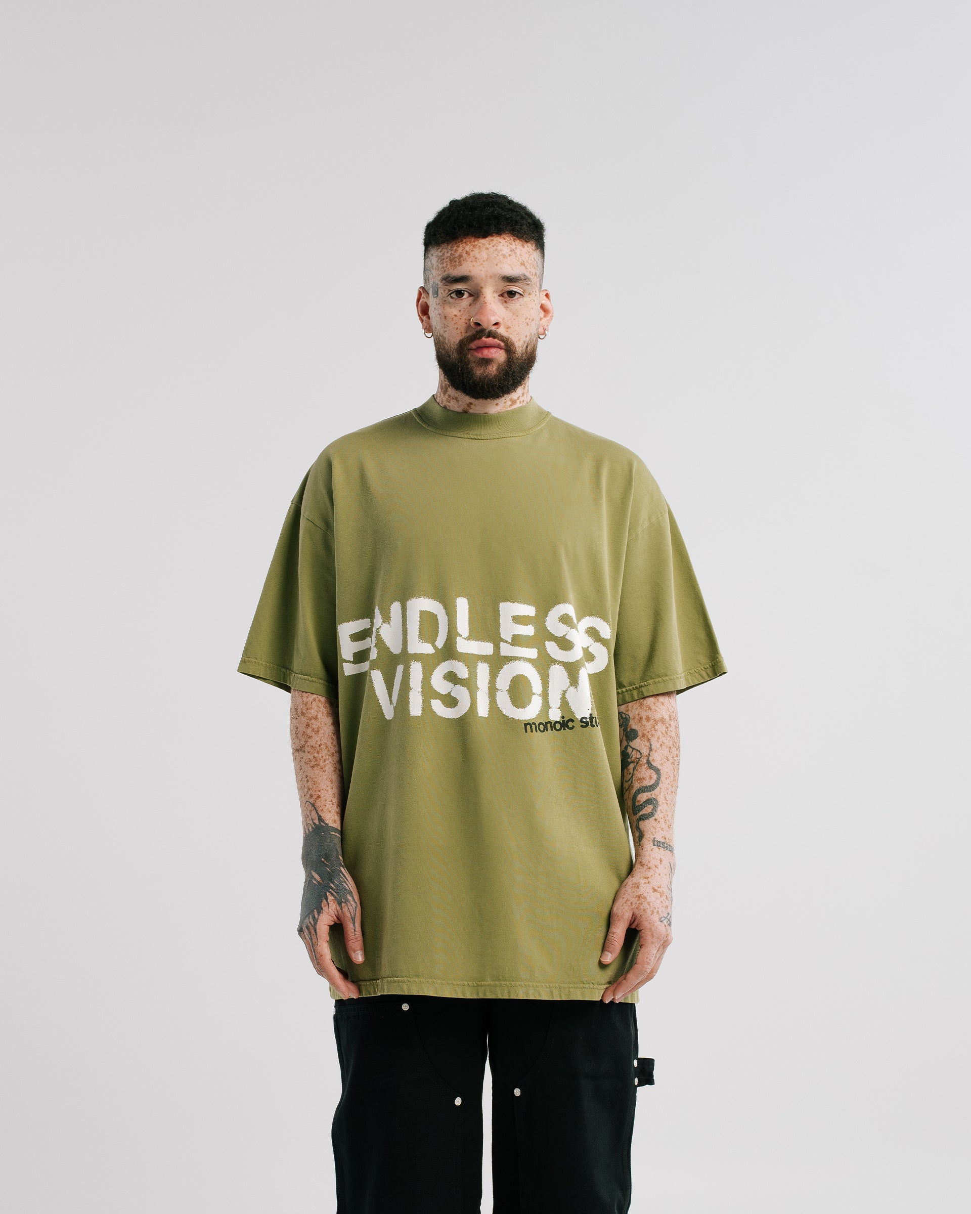 Camiseta Endless Vision Verde Oliva Desgastado | Camisetas Endless Dreams | Monoic Studios