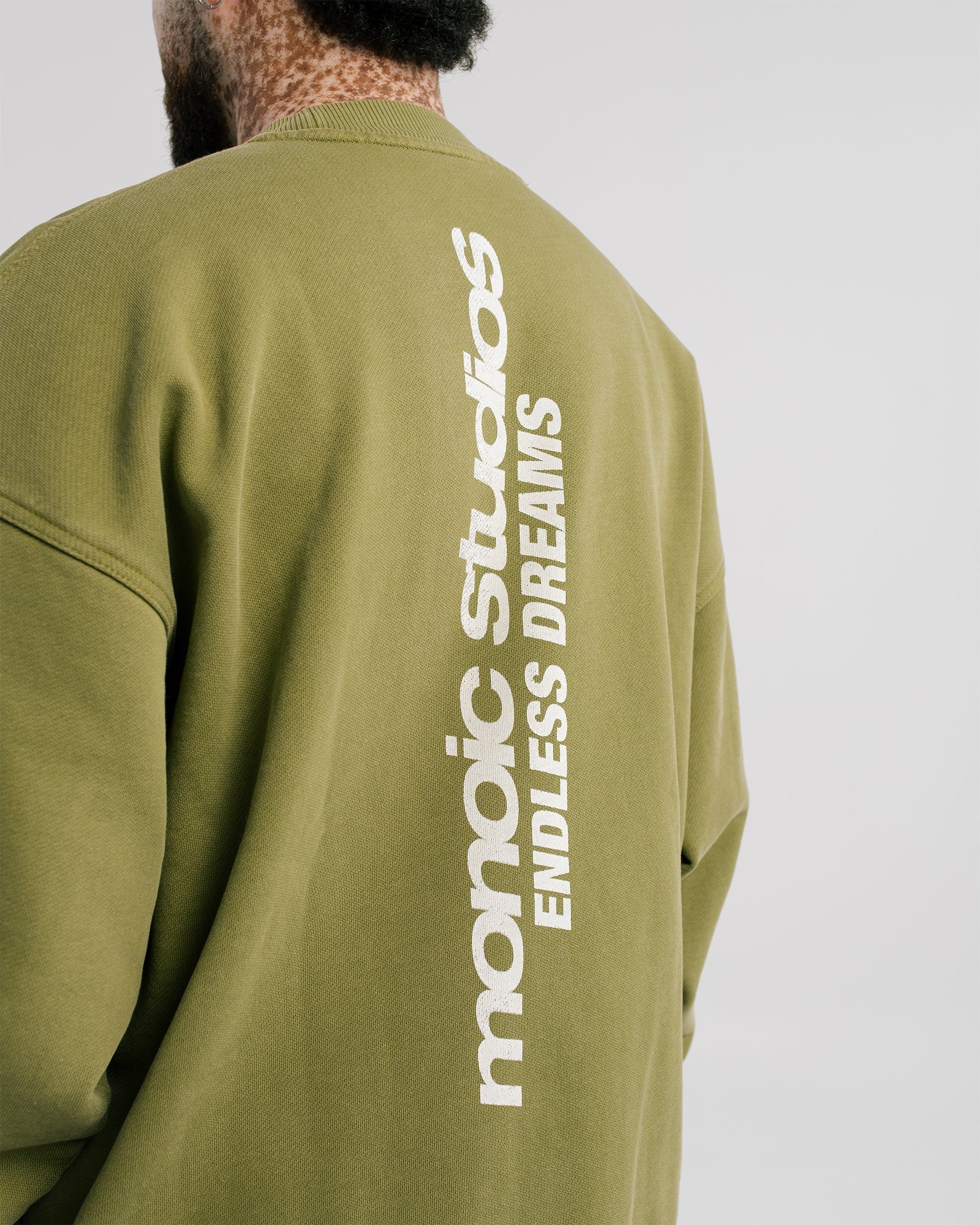 Crewneck Endless Dreams Verde Oliva Desgastado | Crewnecks Endless Dreams | Monoic Studios