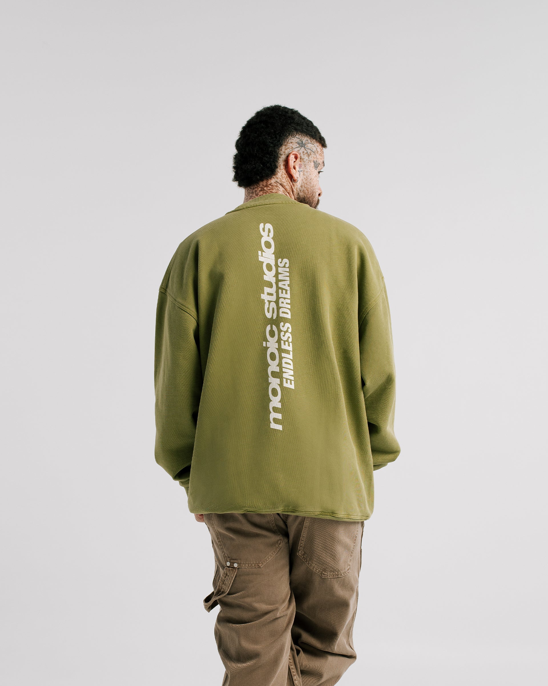 Crewneck Endless Dreams Verde Oliva Desgastado | Crewnecks Endless Dreams | Monoic Studios