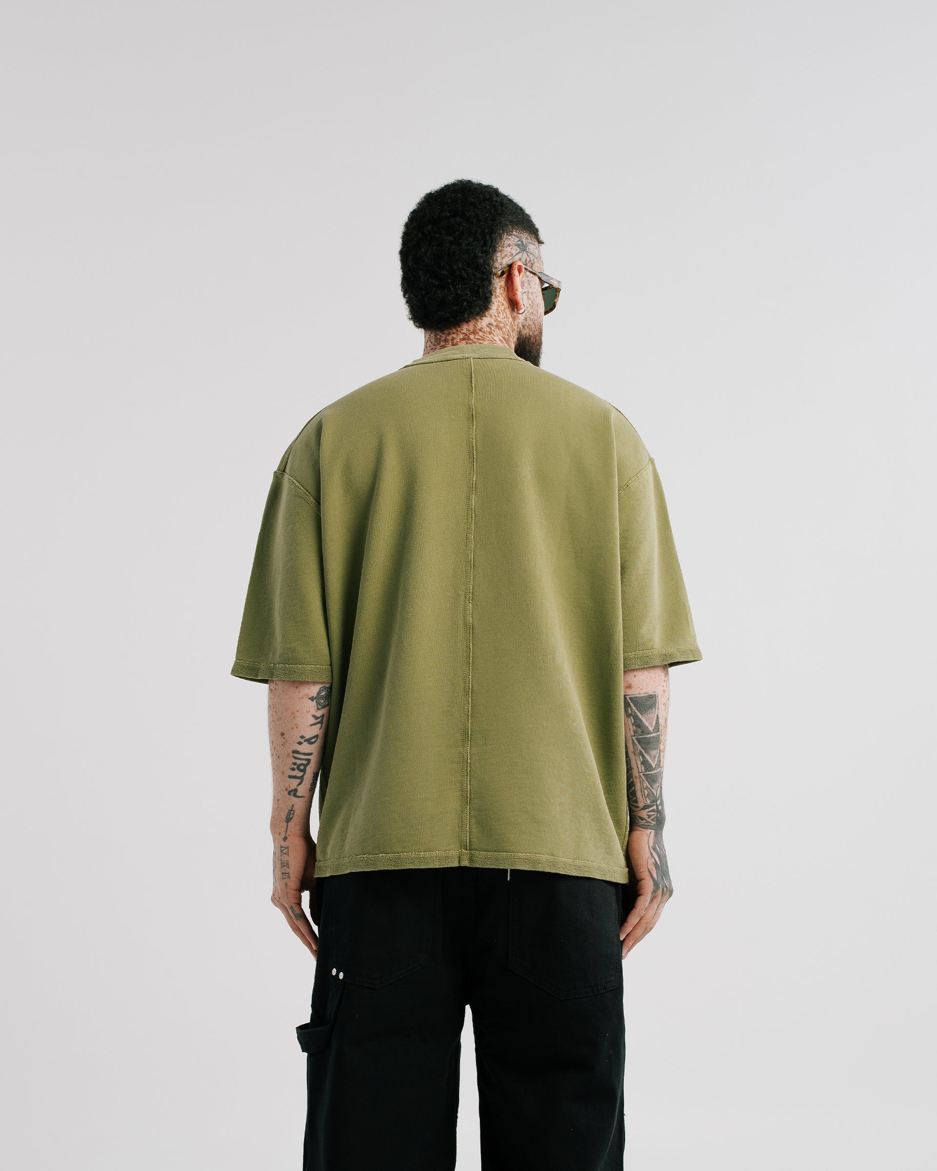 Camiseta Monoic Boxy Fit Verde Oliva | Camisetas Endless Dreams | Monoic Studios