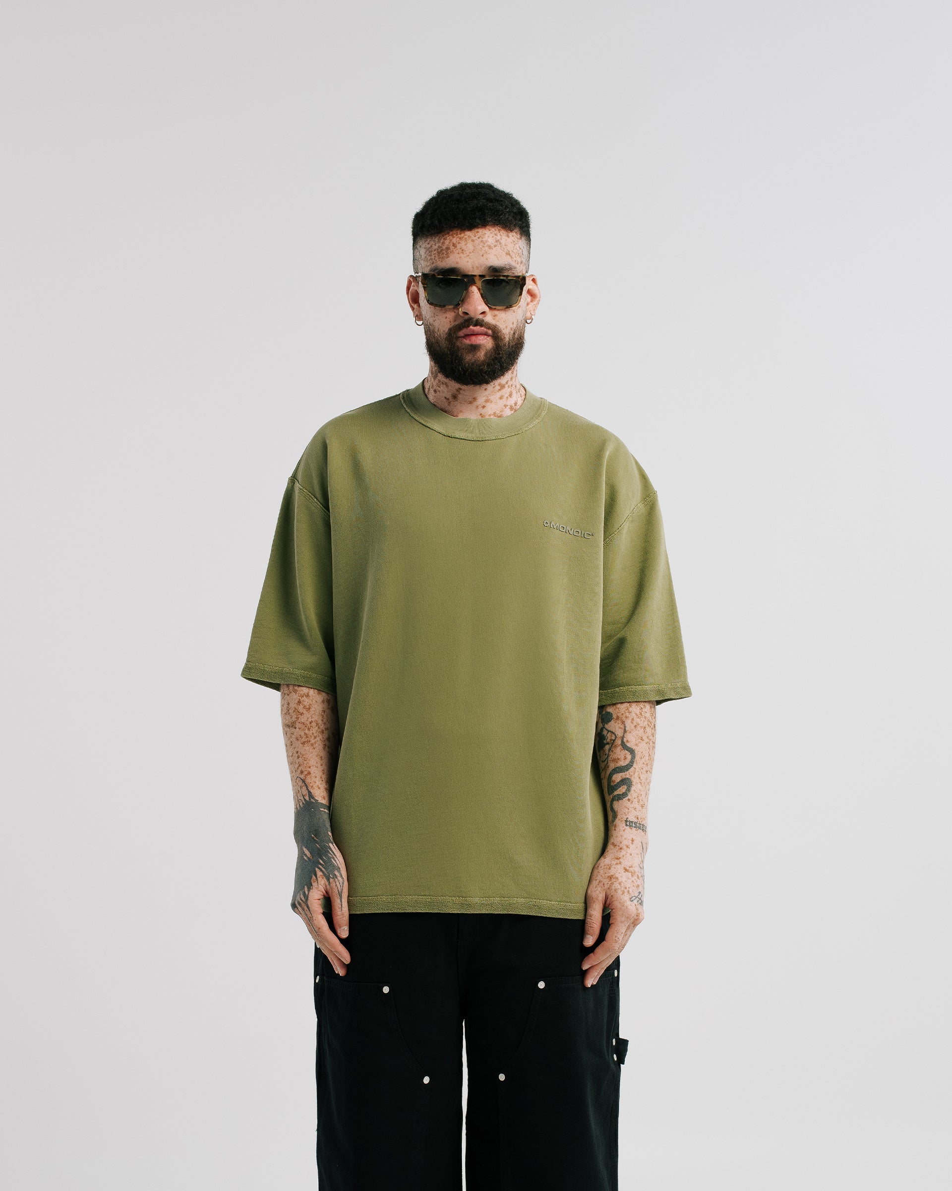 Camiseta Monoic Boxy Fit Verde Oliva | Camisetas Endless Dreams | Monoic Studios