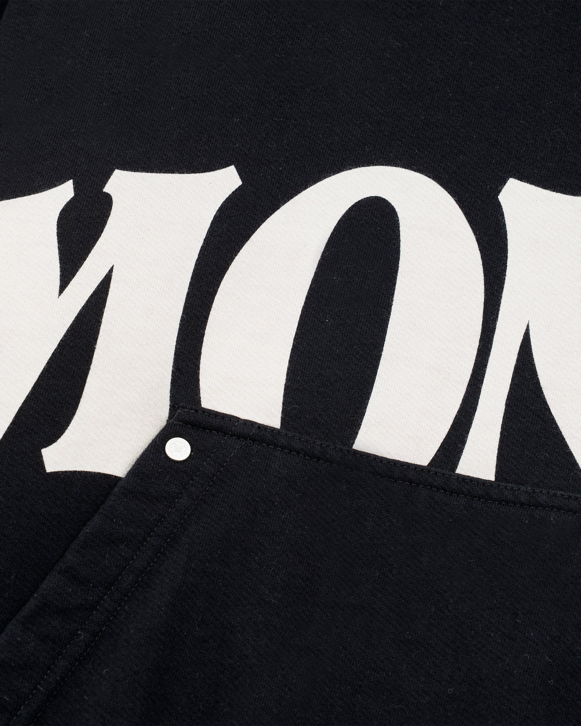 Hoodie La Vita È Bella in Dark Black with raised back print, kangaroo pocket, and metallic details.
