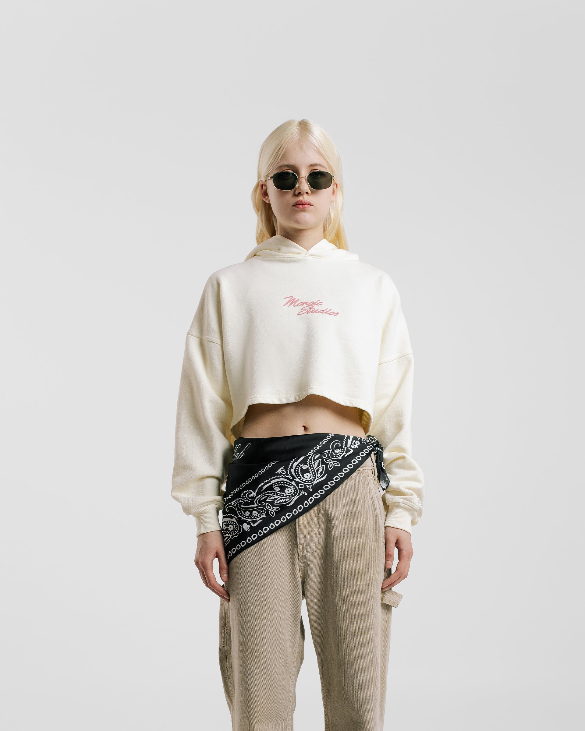 Hoodie Cropped Monoic Mujer Crema | Hoodies Rodeo | Monoic Studios