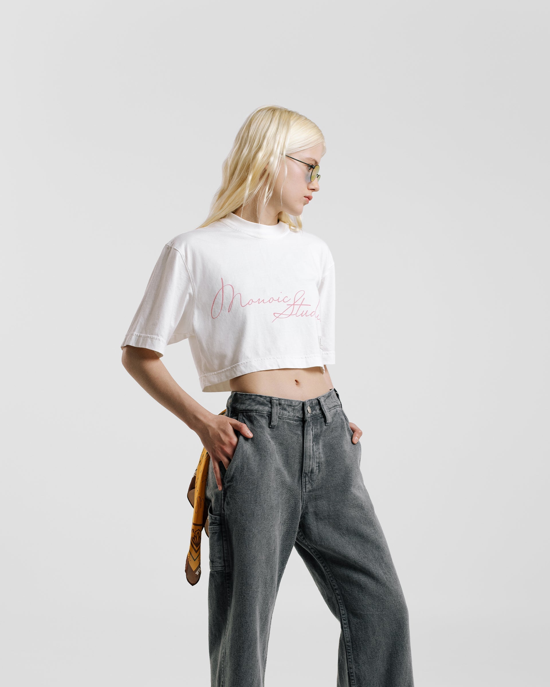 Camiseta Cropped Monoic Blanca | Camisetas Rodeo | Monoic Studios