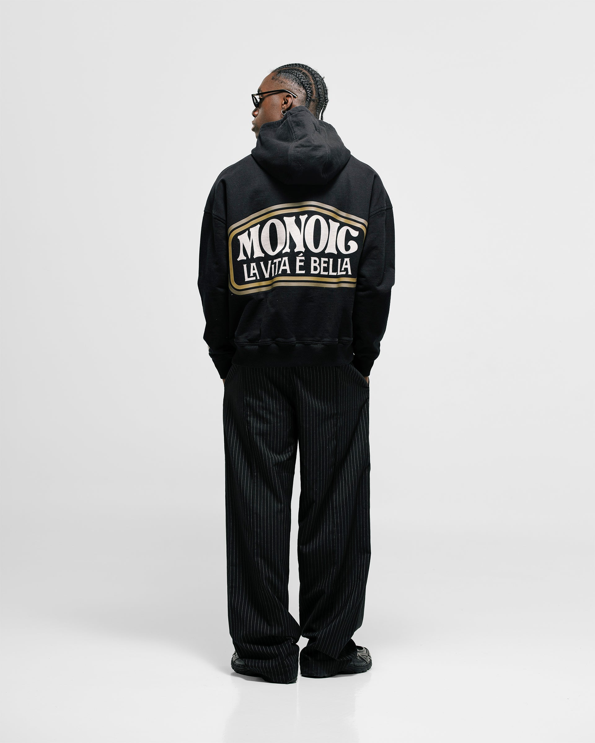 Hoodie La Vita È Bella in Dark Black with raised back print, kangaroo pocket, and metallic details.
